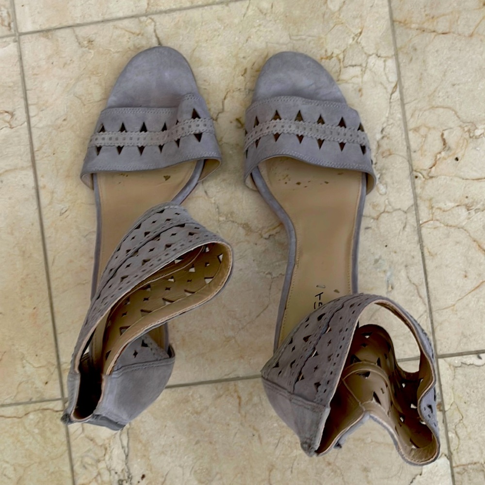 Vía spiga gray suede heels size 12 4inches